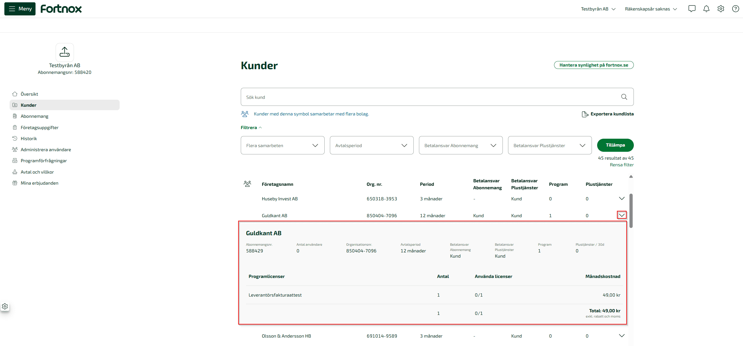 Genom att klicka på pilen till höger på en kund, kan du se mer specifik information om kunden.