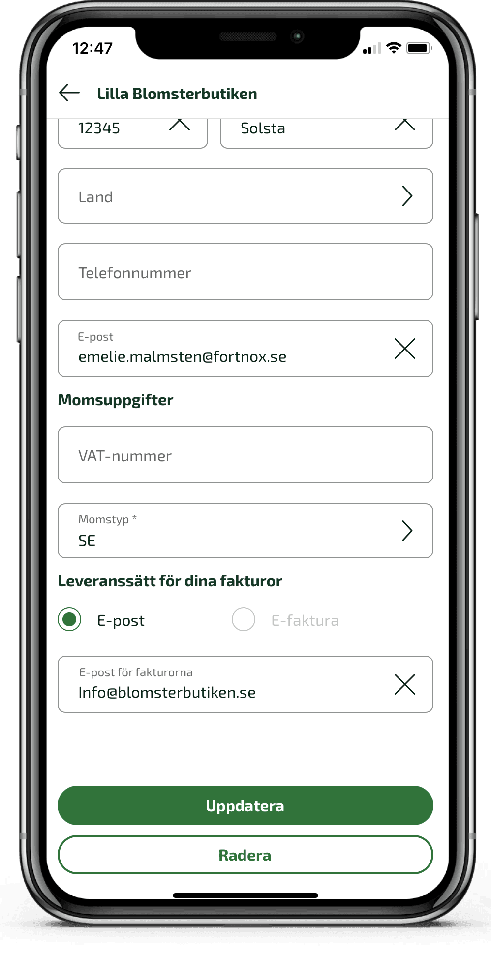 Under rubriken Momsuppgifter kan du ändra momstyp på din kund.